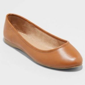 NWT Universal Thread brown cognac flats